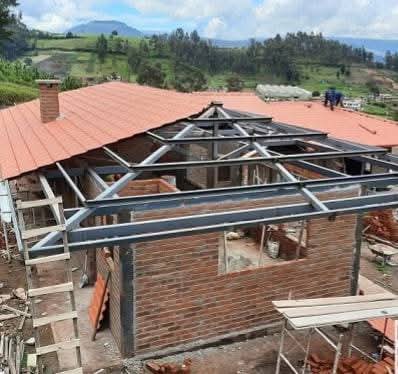 Cubierta con estructura metálica